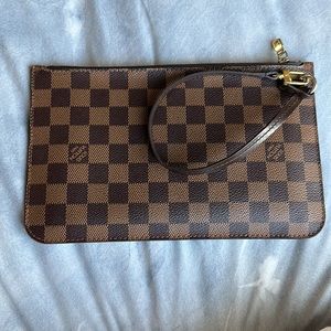 LOUIS VUITTON Damier Ebene
Neverfull MM GM Pochette
